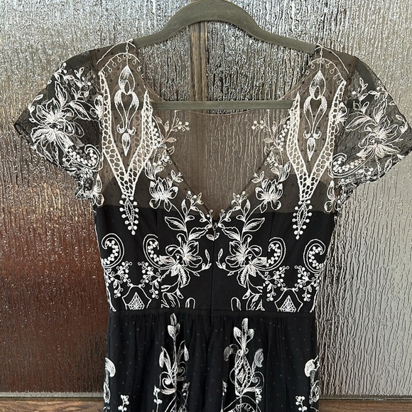 Marchesa Notte Embroidered Swiss Dot Tulle Gown size 4 - Picture 8 of 13